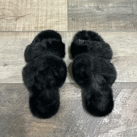 Saint Laurent Bleach fur sandals in black - Picture 3 of 8